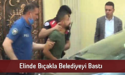 Elinde Bıçakla Belediyeyi Bastı
