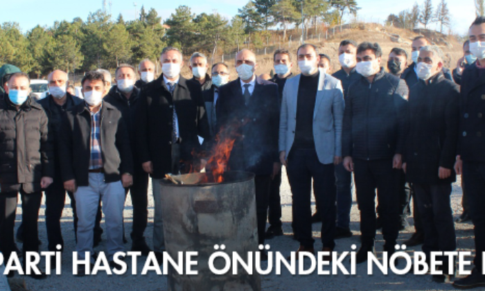 Dört Parti Hastane Önündeki Nöbete Katıldı