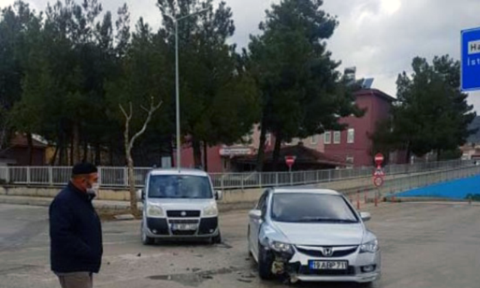 Alt Geçit Önünde Trafik Kazası