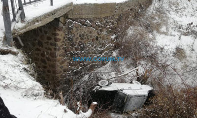 Otomobil Dereye Uçtu