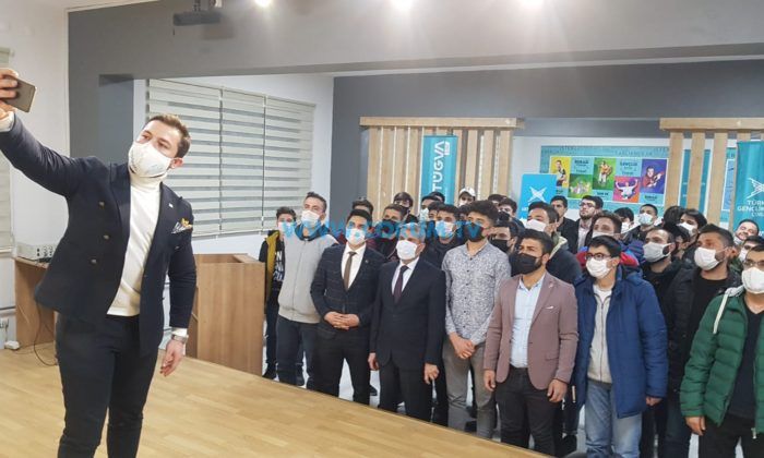 Sarı, TÜGVA’lı Gençlere Tecrübelerini Aktardı