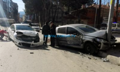 Elektrik Direğine Çarparak Durabildi