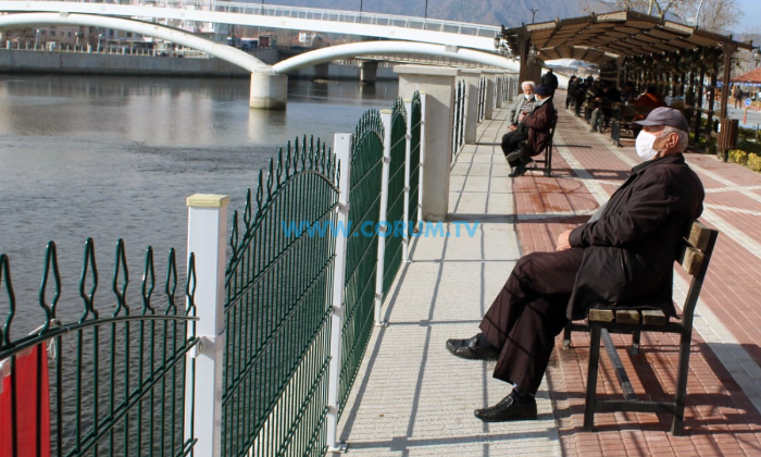 Sıcak Hava Vatandaşları Sokağa Döküyor