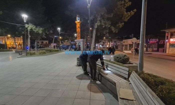 Hürriyet Parkı’ndaki Oturma Bankları Kaldırıldı