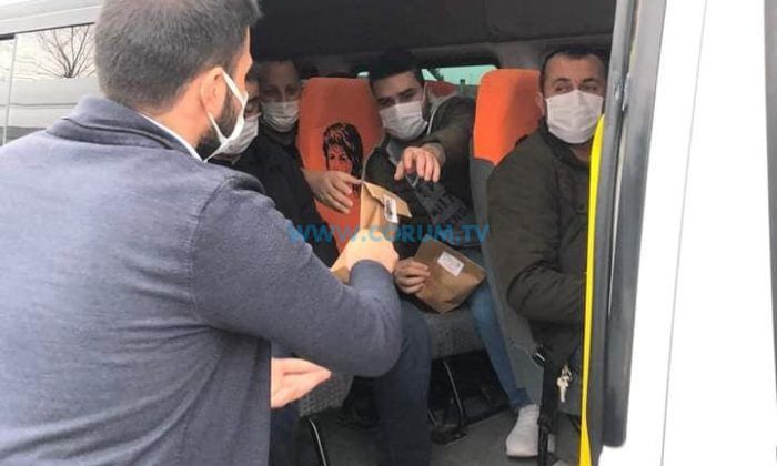 Ak Gençlikten İftara Yetişemeyenlere İftarlık