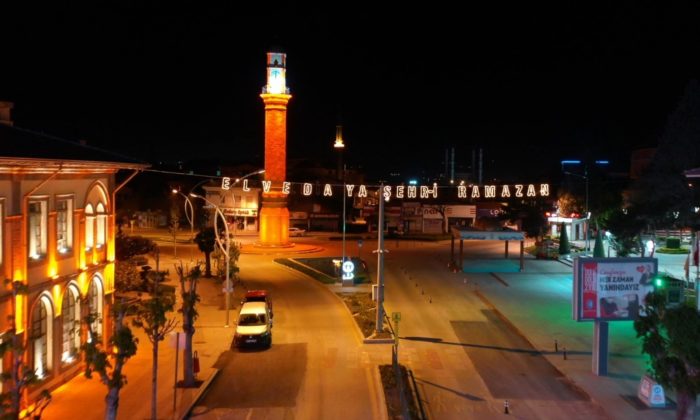 Belediye Ramazanı Mahya ile Uğurluyor