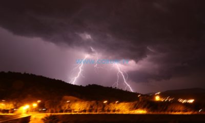 Şimşekler Gökyüzünü
 Aydınlattı