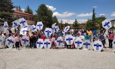 Köy Okuluna Hediyeler Götürüldü