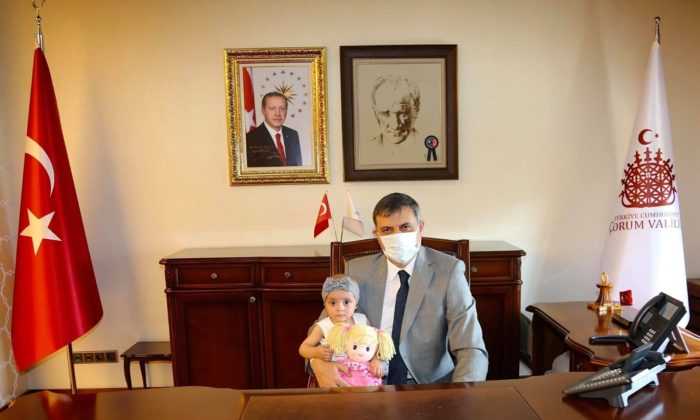 Vali Çiftçi Minik Buğlem’i Ağırladı