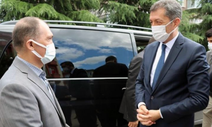 Bakan Selçuk, Şenay Aybüke Yalçın’ın Ailesini Ziyaret Etti