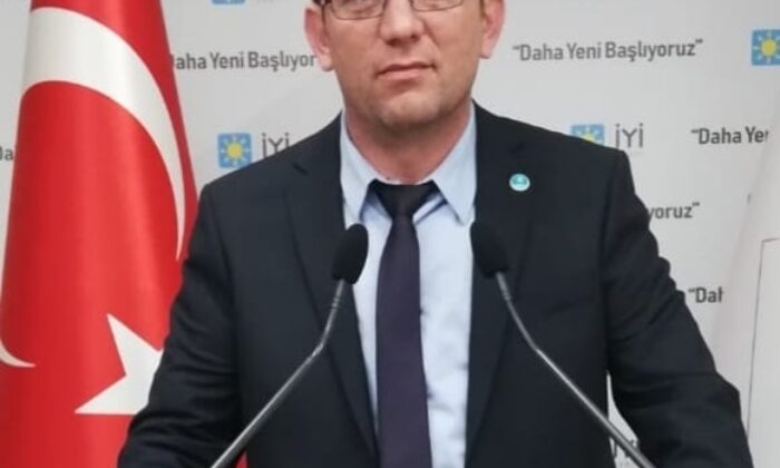 ‘Tabelalardan T.C. İbaresini Kaldıranlar 15 Mayıs’ta Kendi Eliyle Geri Takacak’