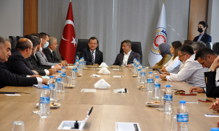 Davutoğlu, İş Dünyasını Dinledi