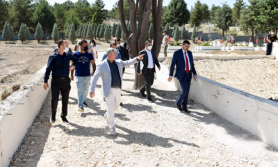 Çiftçi, Şehitlikteki Çalışmaları İnceledi