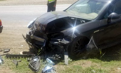 İki Araç Kafa Kafaya Çarpıştı: İki Yaralı