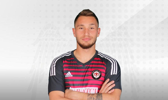 Kaleci Onur Kiralandı