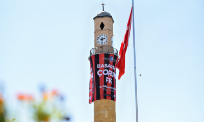 Saat Kulesi Kırmızı-Siyah!