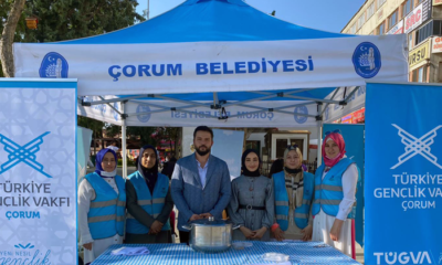 TÜGVA Aşure Dağıttı