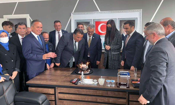 Kaya’ya Sürpriz Doğum Günü Pastası