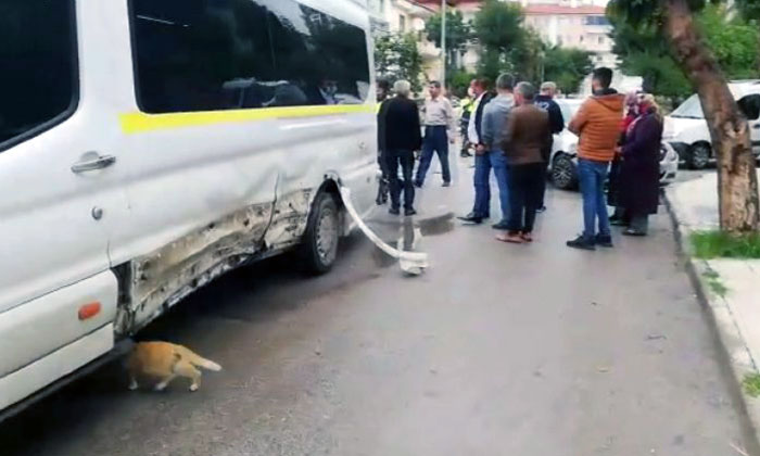 Okul Servisi Kaza Yaptı: Bir Yaralı