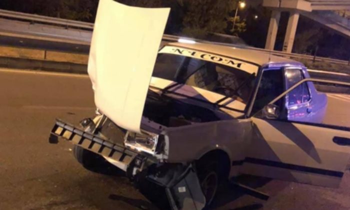 Otomobil Bariyerlere Çarptı: Bir Yaralı