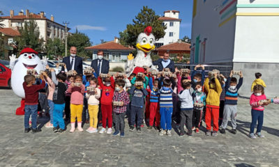 Çocuklara Yumurta Dağıtıldı