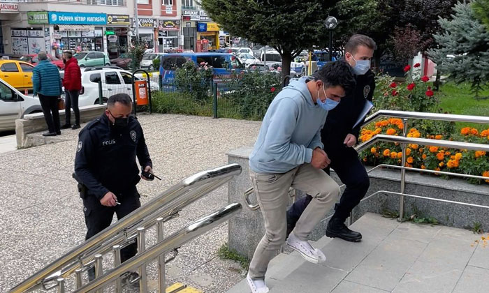 Evinin İçinde Hırsızla Karşılaştı