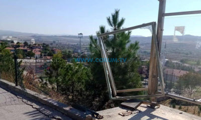 Magandalar Otobüs Durağına Zarar Verdi