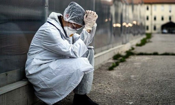 Sağlık Çalışanları İş Bırakıyor