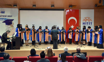 Annelerin Mezuniyet Sevinci!