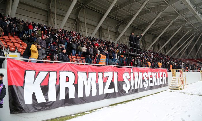 2 Bin 803 Seyirci Maçı Takip Etti