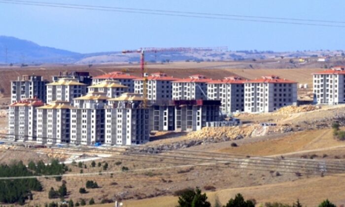 Kuruçay’da TOKİ Konutları Satılıyor