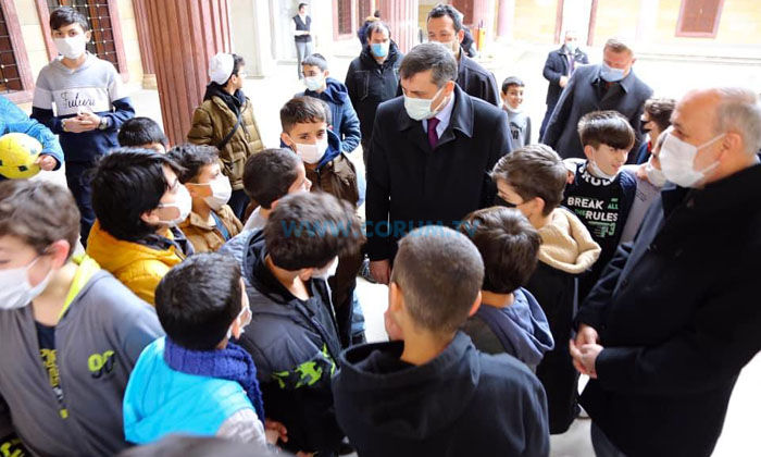 Vali Çiftçi, Çocukları Dinledi