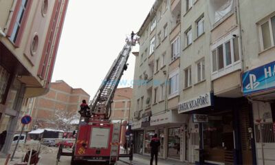 Buz Sarkıtları Temizleniyor