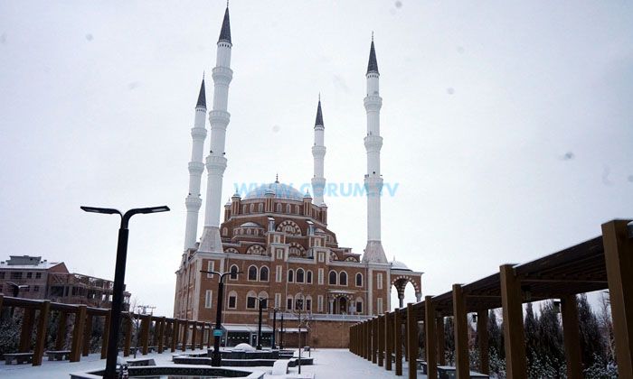 Üç Aylar Başlıyor