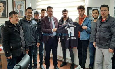 Başkana Forma Hediye Ettiler