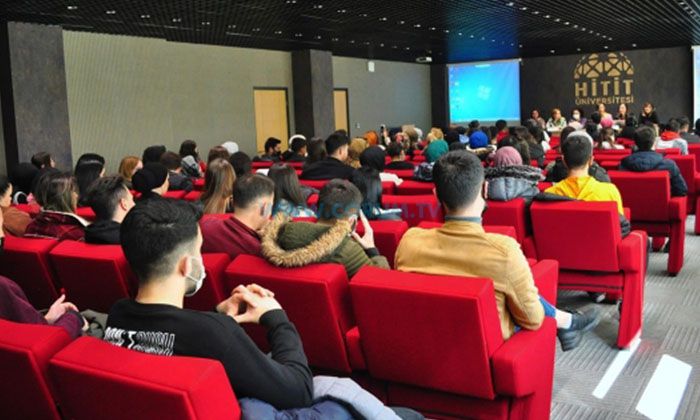 HİTÜ’de ‘Kadınca Yaşamak’ Paneli