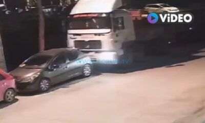 Park Halindeki Araca Çarpıp Kaçtı
