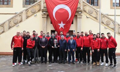 Şampiyonluk Kupası Başkan Aşgın’da