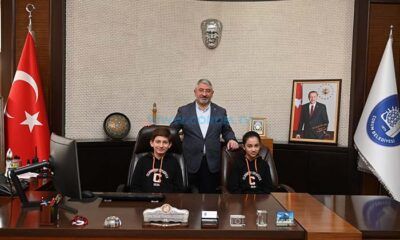 Aşgın, Koltuğunu Çocuklara Devretti