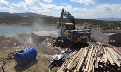 Baraj Etrafındaki Yapılar Yıkılıyor