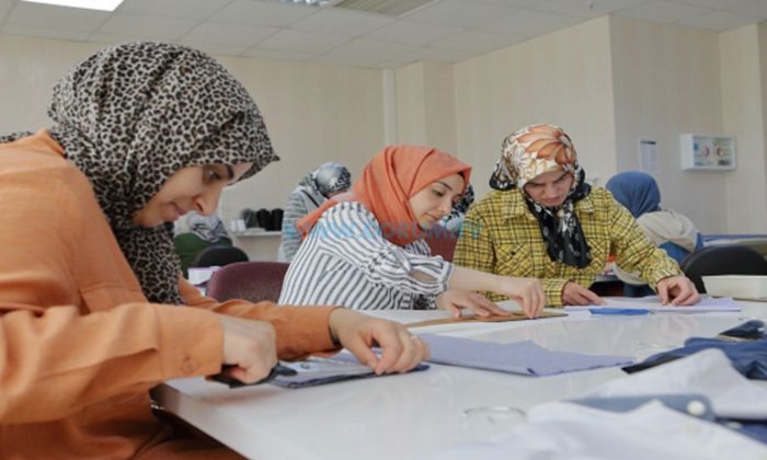 Kursiyerler, Çocuklar İçin Bayramlık Hazırlıyor