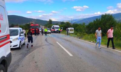 Otomobil İle Minibüs Çarpıştı: Yedi Yaralı