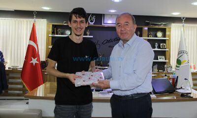 Şahiner, Başarılı Genci Ödüllendirdi