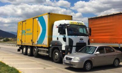 TIR, Otomobili 50 Metre Önünde Sürükledi
