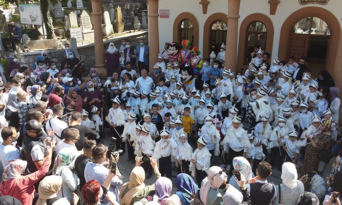 150 Çocuk Erkekliğe İlk Adımı Atıyor