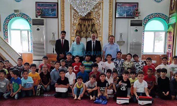 40 Gün Boyunca Camiye Giden Çocuklar Ödüllendirildi