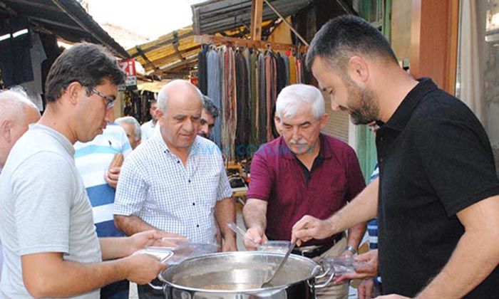 Arasta Esnafına Aşure İkramı