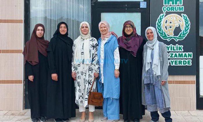 Azime Çiftçi’den İHH’ya Ziyaret