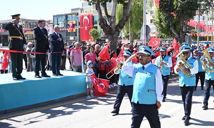 Meydanda 100. Yıl Coşkusu