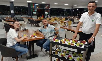 Örnek Bahçenin Meyveleri Vatandaşa İkram Edildi